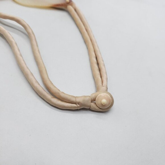 Handcrafted Natural Shell Necklace ClipOn Earrings Set Leaf Design Neutral Tones - Picture 7 of 9